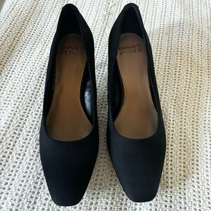 Donald Pliner Corina Black Pumps Size 7 Like New